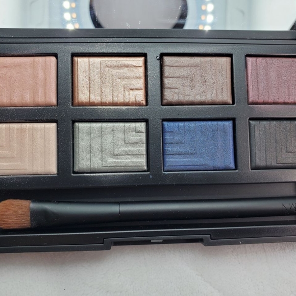 NARSissist Dual-intensity eyeshadow palette. - Picture 1 of 3